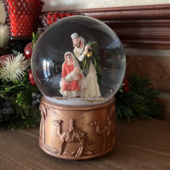 ❤️ Christmas Nativity Musical Silent Night Snow Globe‼️FINAL SALE - Picture 6 of 9